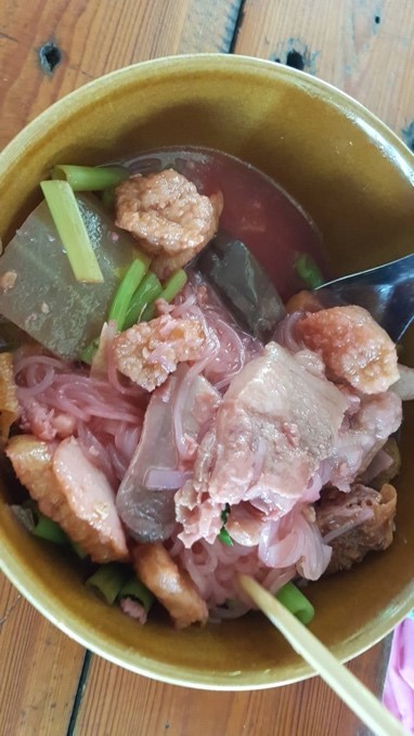 ก๋วยเตี๋ยวโบราณโคตรเครื่อง ร้านเด็ดเมืองระยอง ภาพจาก／Sanook